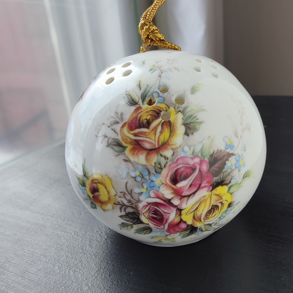 1 fine bone china Pomander Pot Pourri holder | Royal Windsor Fine Bone China